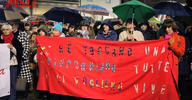 Immagini del presidio organizzato in piazza San Secondo dopo il barbaro omicidio di Zoe