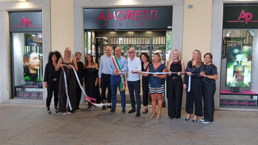 In foto: l'inaugurazione del negozio