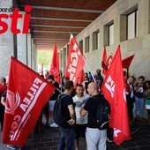 Alcuni partecipanti al presidio organizzato dalla CGIL (per questa immagine, come per tutte quelle presenti in questo articolo, ph. Merfephoto - Efrem Zanchettin)