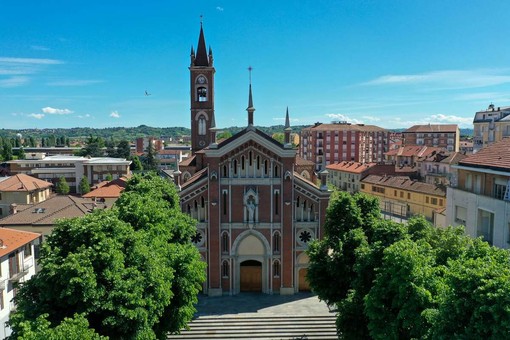 "Al buio si vede di più": ad Asti il teatro bendato degli studenti del Castigliano