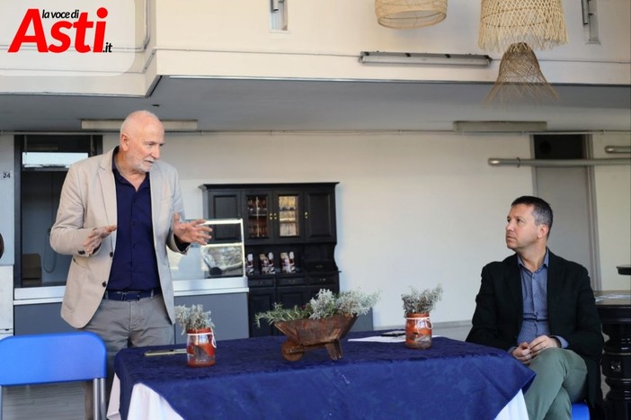 Il dirigente Marino con il sindaco Migliasso (MerfePhoto) Il dirigente Marino con il sindaco Migliasso (MerfePhoto)