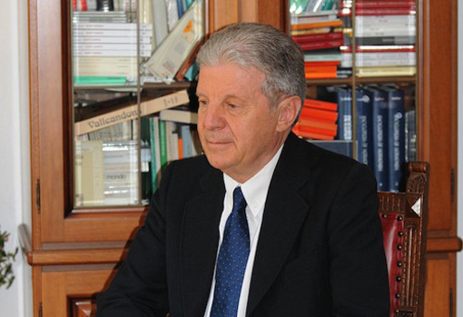 Don Luigi Berzano: 50 anni a Valleandona tra il nuovo libro e celebrazioni natalizie