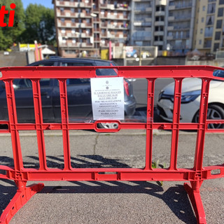 Si tracciano gli stalli nel parcheggio Babilano