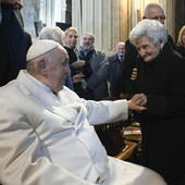 Papa Francesco con la cugina Carla, durante la sua visita astigiana Papa Francesco con la cugina Carla, durante la sua visita astigiana