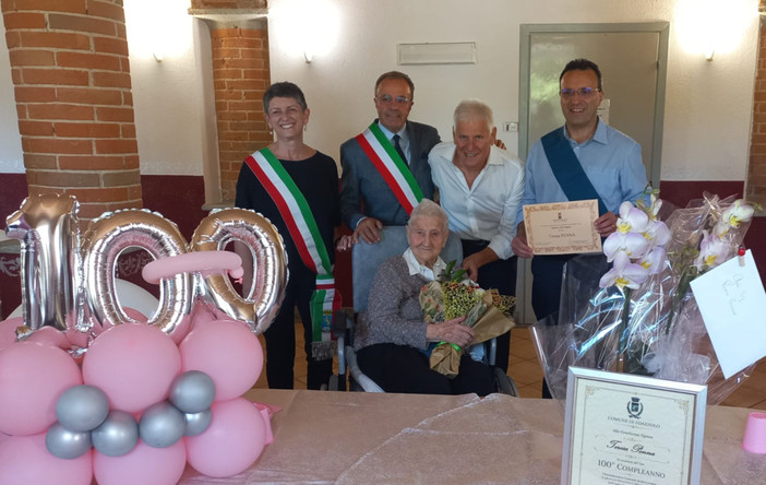 Festa a Canelli per i 100 anni di Teresa Penna, la centenaria di Loazzolo premiata con l'attestato di patriarca dell'Astigiano