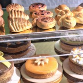 Un'immagine dei &quot;dolci in miniatura&quot;, esteticamente perfetti, realizzati da Anna Rosa Nicola per il presepe
