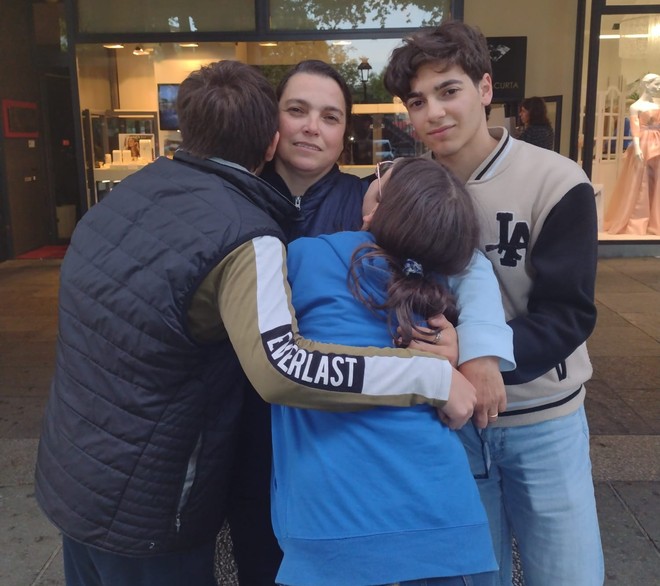 Giulia Tomarelli con i tre figli