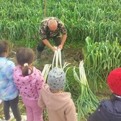 “Il Porro Cervere va a scuola!”: un progetto educativo che cresce con gli studenti e porta la filiera nelle aule “Il Porro Cervere va a scuola!”: un progetto educativo che cresce con gli studenti e porta la filiera nelle aule