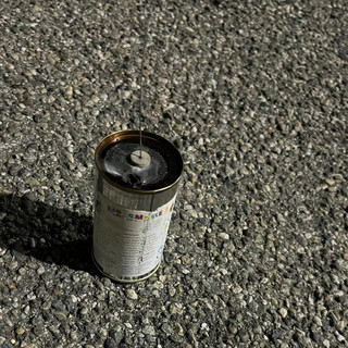 Uno dei petardi trovati a terra da residenti