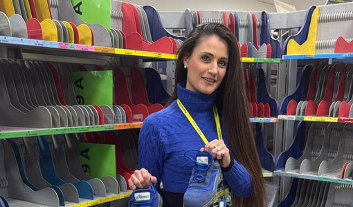 Dalle scarpe usate dei postini ai pavimenti antitrauma per bambini: il circolo virtuoso di "Scarpa vecchia fa buon gioco" Dalle scarpe usate dei postini ai pavimenti antitrauma per bambini: il circolo virtuoso di "Scarpa vecchia fa buon gioco"