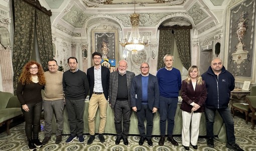 Foto di gruppo con gli amministratori dei  comuni coinvolti nella rassegna