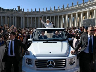 Il Santo Padre ritratto (@Vatican Media) nel corso dell'udienza generale