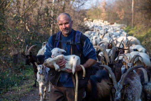 Piero Pons in uno degli scatti di Alessandro Accossato Piero Pons in uno degli scatti di Alessandro Accossato