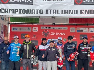 Un'altra immagine del podio a squadre Un'altra immagine del podio a squadre