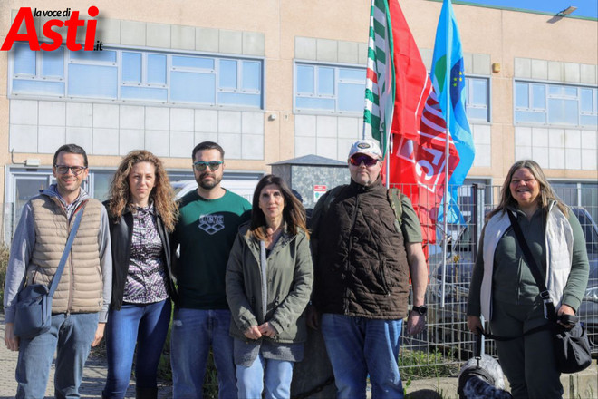 Konecta, fiaccolata ad Asti contro la chiusura del sito: “Il lavoro deve restare sul territorio” Konecta, fiaccolata ad Asti contro la chiusura del sito: “Il lavoro deve restare sul territorio”