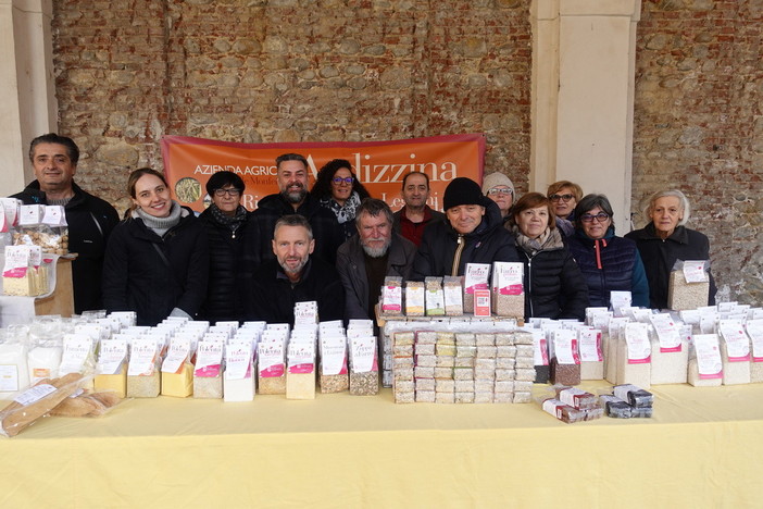 Alcuni produttori del Mercato della Terra di Bra, in programma ogni terza domenica del mese