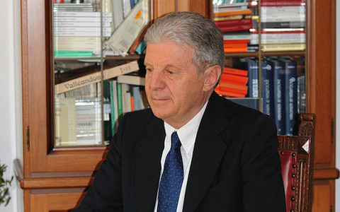 Don Luigi Berzano: 50 anni a Valleandona tra il nuovo libro e celebrazioni natalizie