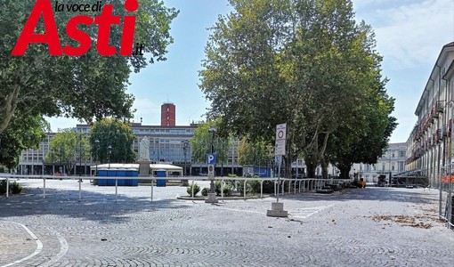L'allestimento della piazza per il Palio (Archivio - MerfePhoto)