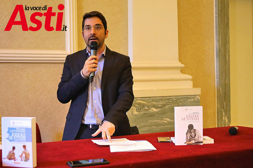 L'assessore Candelaresi alla presentazione del concorso