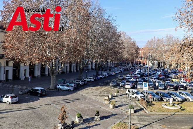 Asti: manutenzione del verde in piazza Alfieri, scattano i divieti