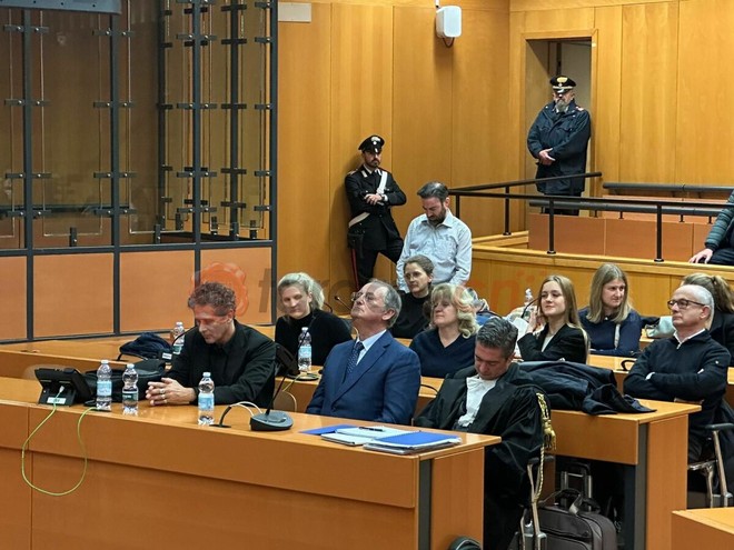 Il verdetto è appena arrivato nell'aula 6 del Palazzo di Giustizia "Bruno Caccia" di Torino Il verdetto è appena arrivato nell'aula 6 del Palazzo di Giustizia "Bruno Caccia" di Torino