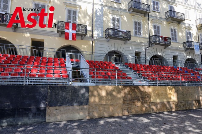 Piazza Alfieri chiusa: da oggi abbonamenti della zona Est validi anche in piazza Campo del Palio Piazza Alfieri chiusa: da oggi abbonamenti della zona Est validi anche in piazza Campo del Palio