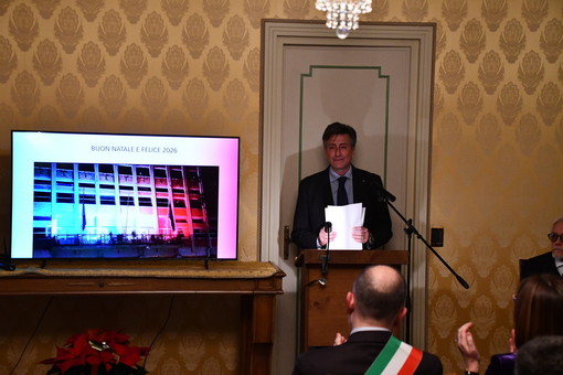 Il prefetto Ventrice durante la consegna Il prefetto Ventrice durante la consegna