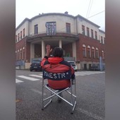 Il caso della famiglia nel bosco in Abruzzo riporta al dibattito su Monaca e il metodo “Bimbisvegli”