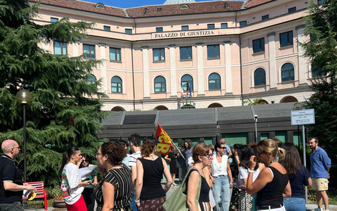 I presidio dei precari davanti al tribunale di Asti