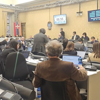Pioggia di emendamenti, discussione arenata sull’Irpef: consiglieri in aula anche di sabato