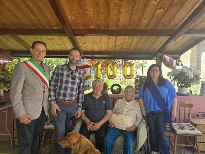 A Frinco la festa per i 100 anni di nonna Marianna: una vita di tenacia dalla Campania al Piemonte A Frinco la festa per i 100 anni di nonna Marianna: una vita di tenacia dalla Campania al Piemonte