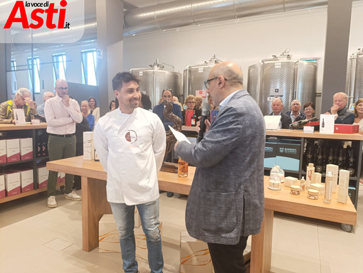 Lo chef Simone Grazioso intervistato dal giornalista Filippo Larganà