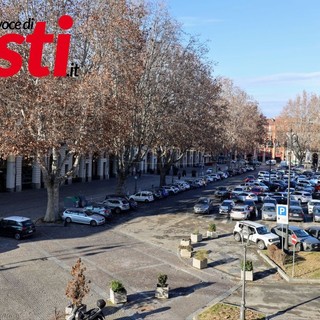 Asti: manutenzione del verde in piazza Alfieri, scattano i divieti