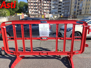 Si tracciano gli stalli nel parcheggio Babilano