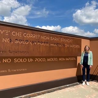 Anna Macchia, sindaco di Villafranca, ritratta in uno scorcio della piazza che verrà inaugurata sabato