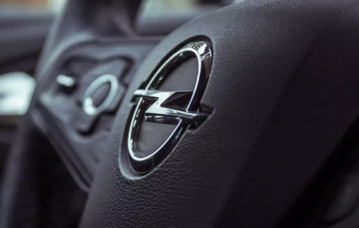 Airbag difettosi e rischio esplosione, maxi richiamo per alcuni modelli Opel Airbag difettosi e rischio esplosione, maxi richiamo per alcuni modelli Opel