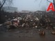 Quel che resta di rifiuti abbandonati dopo uno dei molti roghi appiccati al campo nomadi di via Guerra