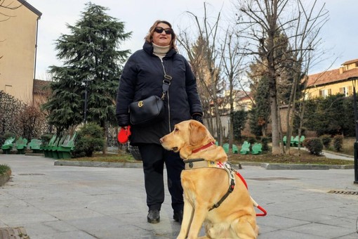 Renata Sorba con il suo cane guida Renata Sorba con il suo cane guida
