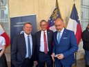 Il sindaco Rasero ritratto con l'ambasciatore (primo da sinistra nell'immagine) e il console USA