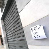 Nell'immagine d'archivio il negozio chiuso all'indomani della rapina Nell'immagine d'archivio il negozio chiuso all'indomani della rapina
