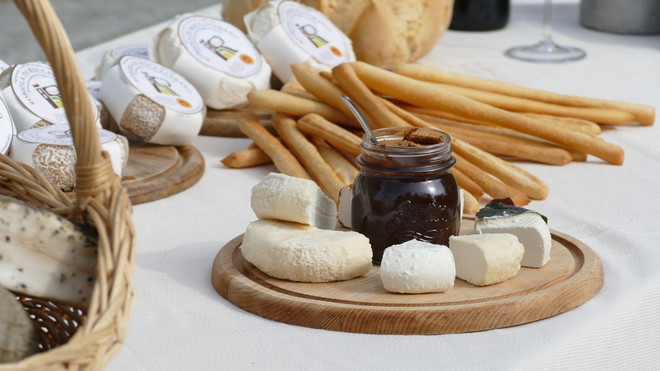 Primavera in “forma” di caprino: a Roccaverano DOP si celebra il territorio tra mercatino e degustazioni