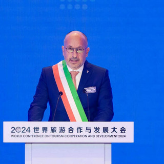 Il presidente Rasero ritratto in un'occasione istituzionale durante una visita in Cina