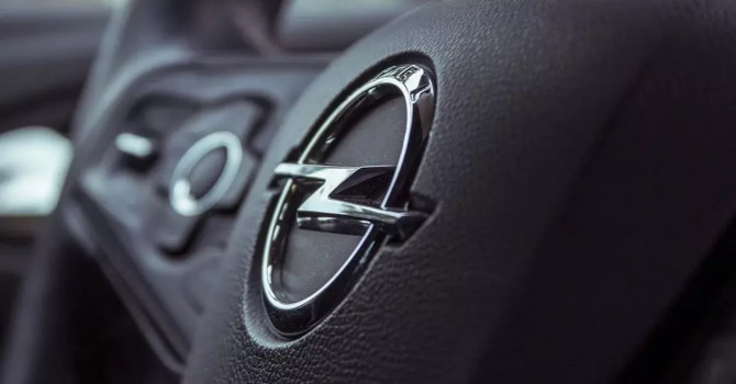 Airbag difettosi e rischio esplosione, maxi richiamo per alcuni modelli Opel Airbag difettosi e rischio esplosione, maxi richiamo per alcuni modelli Opel
