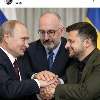 L'immagine comparsa sui profili social del sindaco di Asti, assurta alle glorie del web internazionale