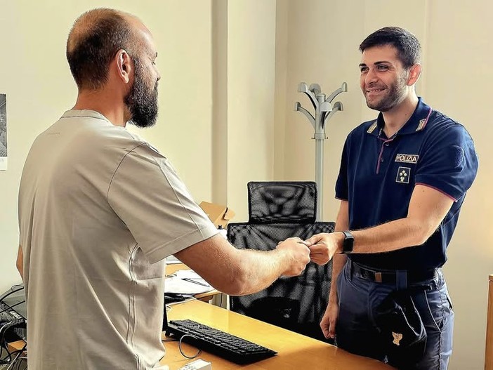 Turista svizzero smarrisce la carta di credito, la polizia di Asti gliela restituisce
