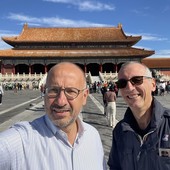 Il sindaco Rasero e il consigliere Berzano ritratti in una foto d'archivio durante una visita in Cina Il sindaco Rasero e il consigliere Berzano ritratti in una foto d'archivio durante una visita in Cina