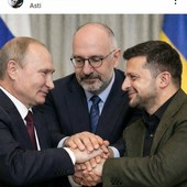 L'immagine comparsa sui profili social del sindaco di Asti, assurta alle glorie del web internazionale