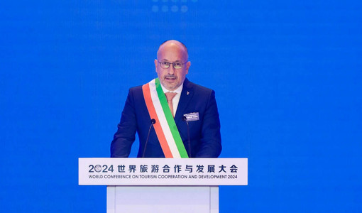 Il presidente Rasero ritratto in un'occasione istituzionale durante una visita in Cina