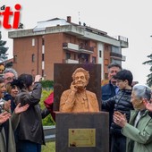 Il momento dello &quot;svelamento&quot; della statua (Merfephoto)