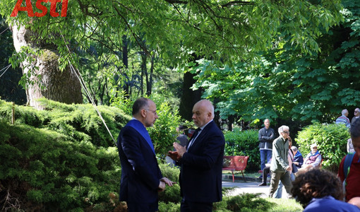 Maurizio Rasero nel suo ultimo giorno da presidente della Provincia con il presidente della Fondazione Livio Negro (MerfePhoto)